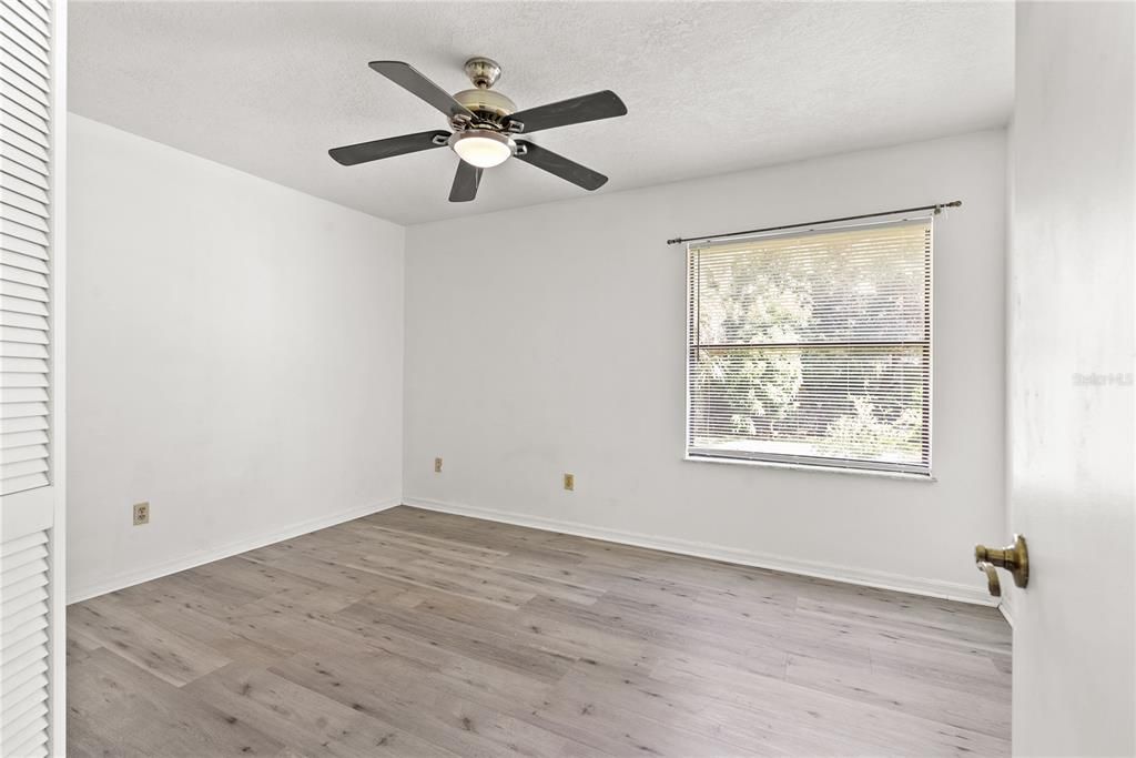 Под контрактом: $435,000 (4 спален, 2 ванн, 1722 Квадратных фут)