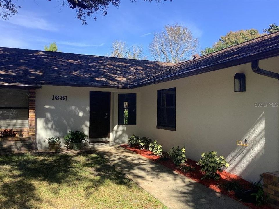 Под контрактом: $435,000 (4 спален, 2 ванн, 1722 Квадратных фут)