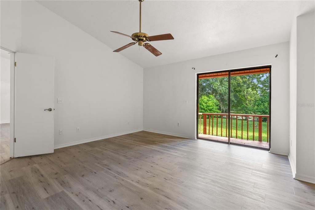 Под контрактом: $435,000 (4 спален, 2 ванн, 1722 Квадратных фут)