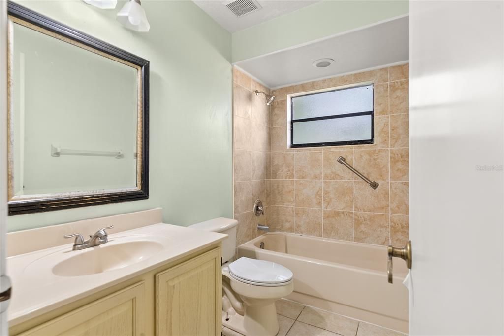 Под контрактом: $435,000 (4 спален, 2 ванн, 1722 Квадратных фут)