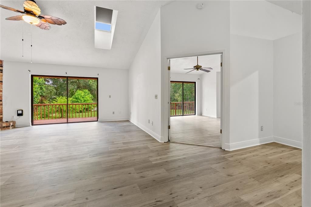 Под контрактом: $435,000 (4 спален, 2 ванн, 1722 Квадратных фут)