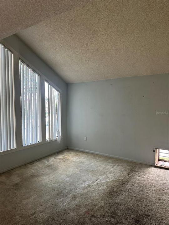 For Sale: $140,000 (3 beds, 3 baths, 1496 Square Feet)