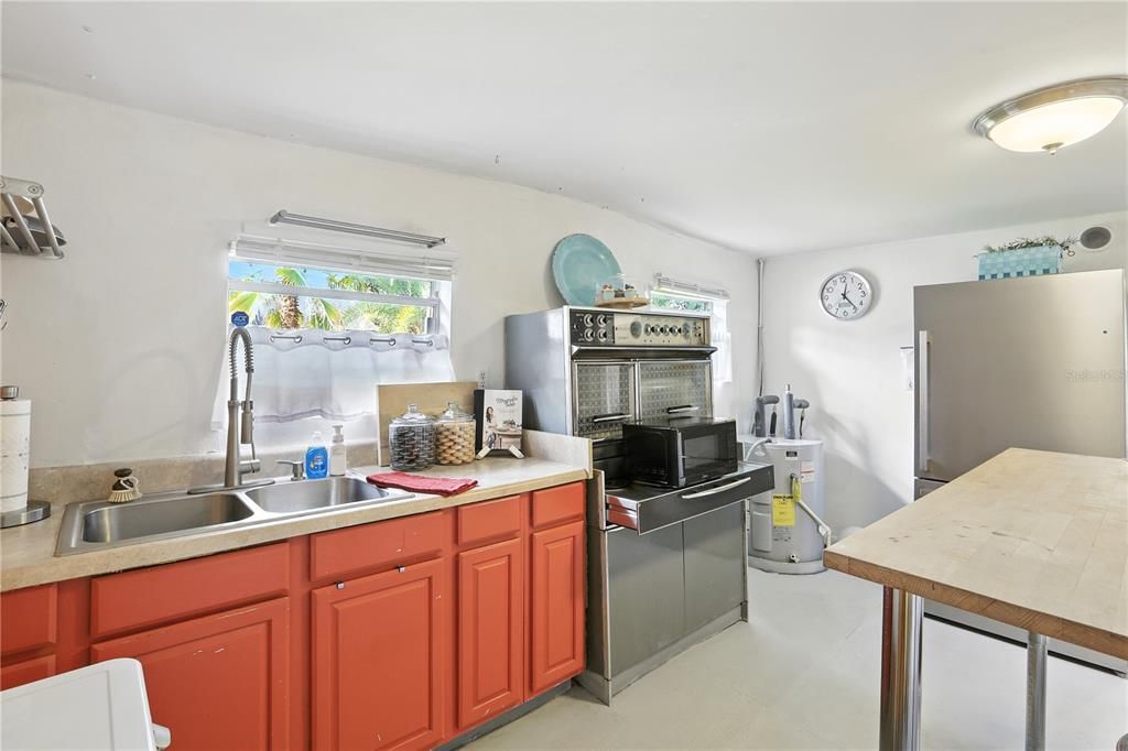 Под контрактом: $248,000 (3 спален, 2 ванн, 1842 Квадратных фут)