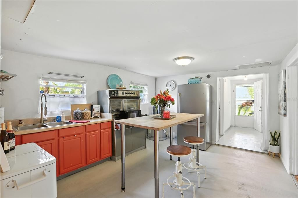 Под контрактом: $248,000 (3 спален, 2 ванн, 1842 Квадратных фут)