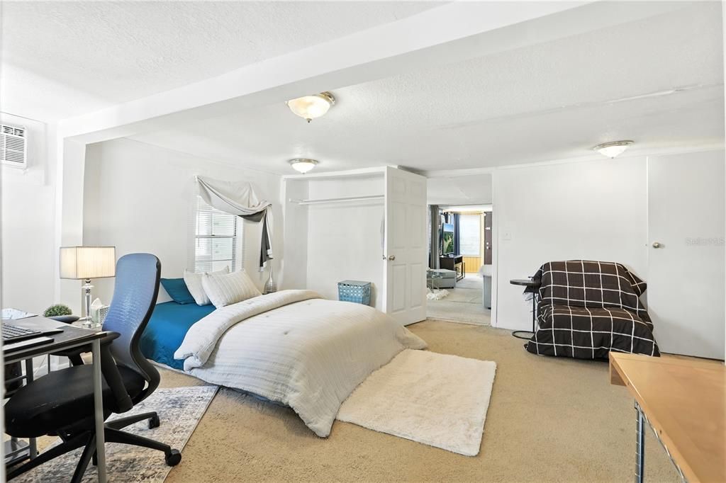 Под контрактом: $248,000 (3 спален, 2 ванн, 1842 Квадратных фут)