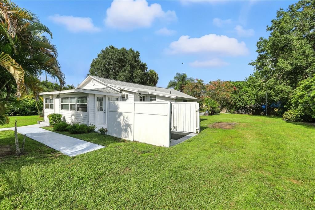 Под контрактом: $248,000 (3 спален, 2 ванн, 1842 Квадратных фут)