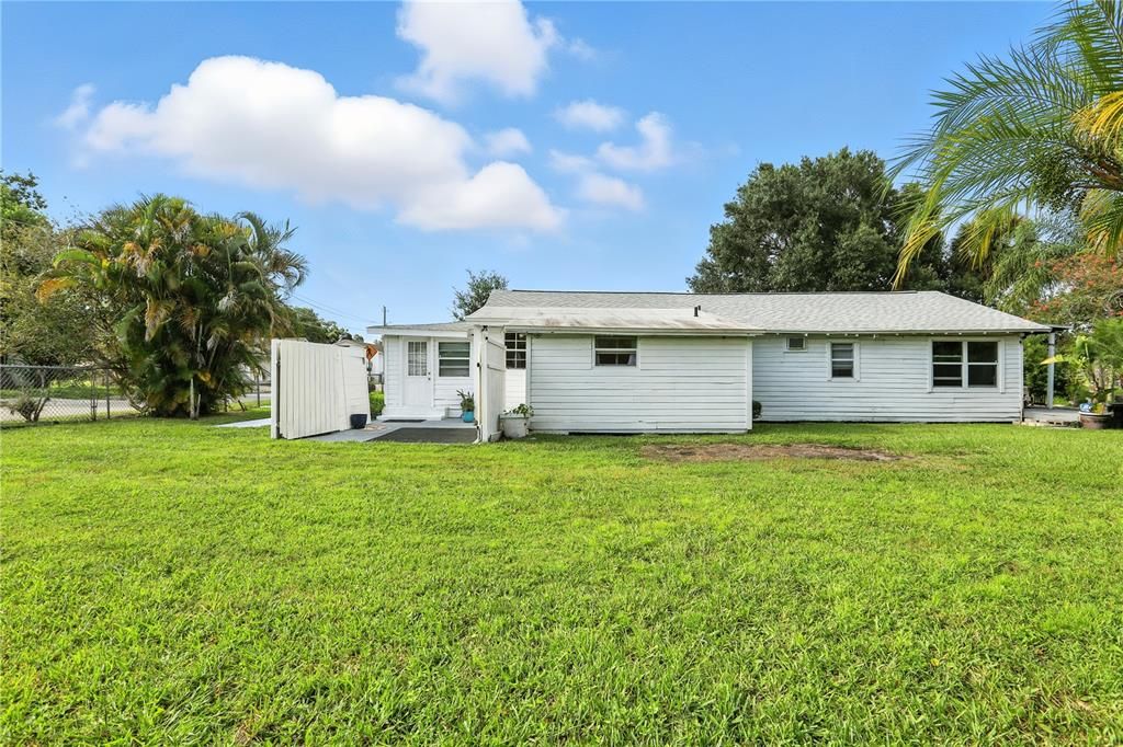 Под контрактом: $248,000 (3 спален, 2 ванн, 1842 Квадратных фут)