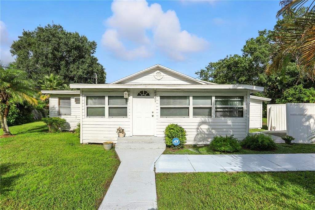 Под контрактом: $248,000 (3 спален, 2 ванн, 1842 Квадратных фут)