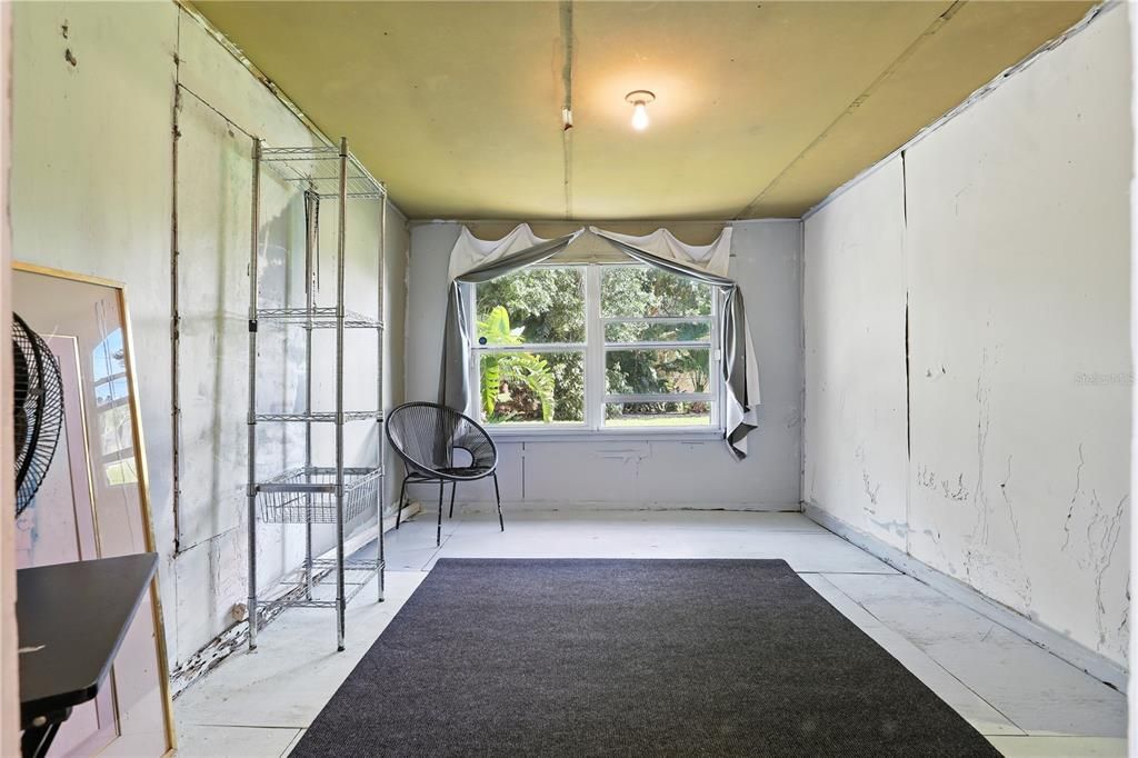 Под контрактом: $248,000 (3 спален, 2 ванн, 1842 Квадратных фут)