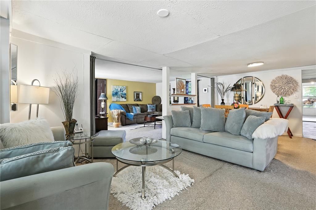 Под контрактом: $248,000 (3 спален, 2 ванн, 1842 Квадратных фут)