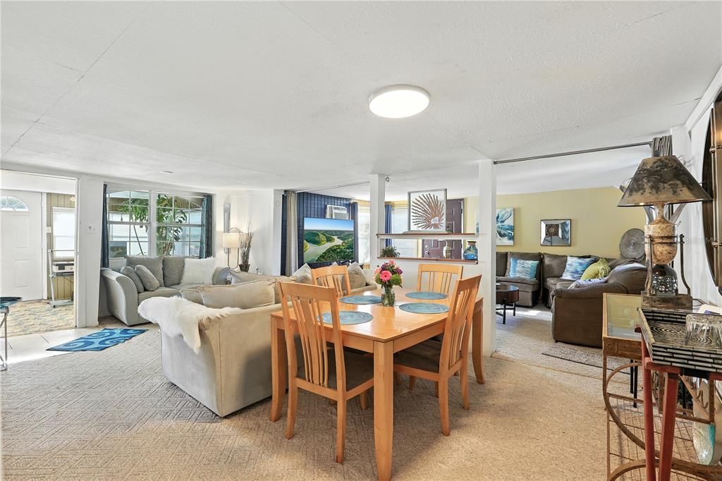 Под контрактом: $248,000 (3 спален, 2 ванн, 1842 Квадратных фут)