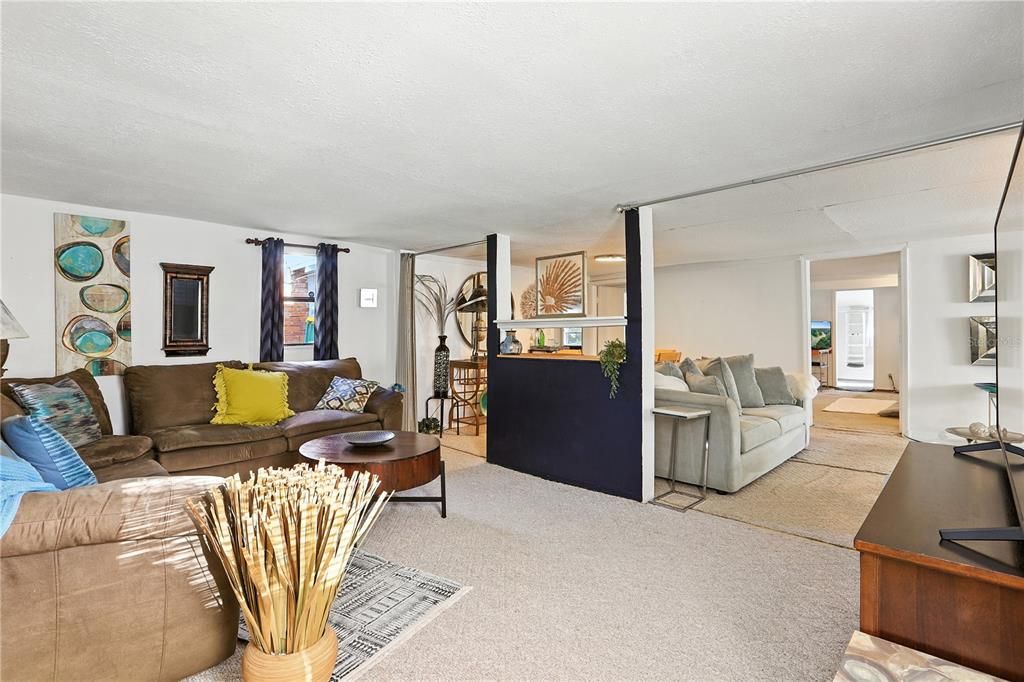 Под контрактом: $248,000 (3 спален, 2 ванн, 1842 Квадратных фут)