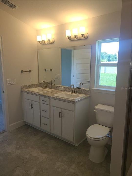 Под контрактом: $1,800 (4 спален, 2 ванн, 1820 Квадратных фут)