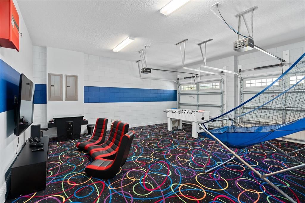 Active With Contract: $1,190,000 (11 beds, 10 baths, 5496 Square Feet)