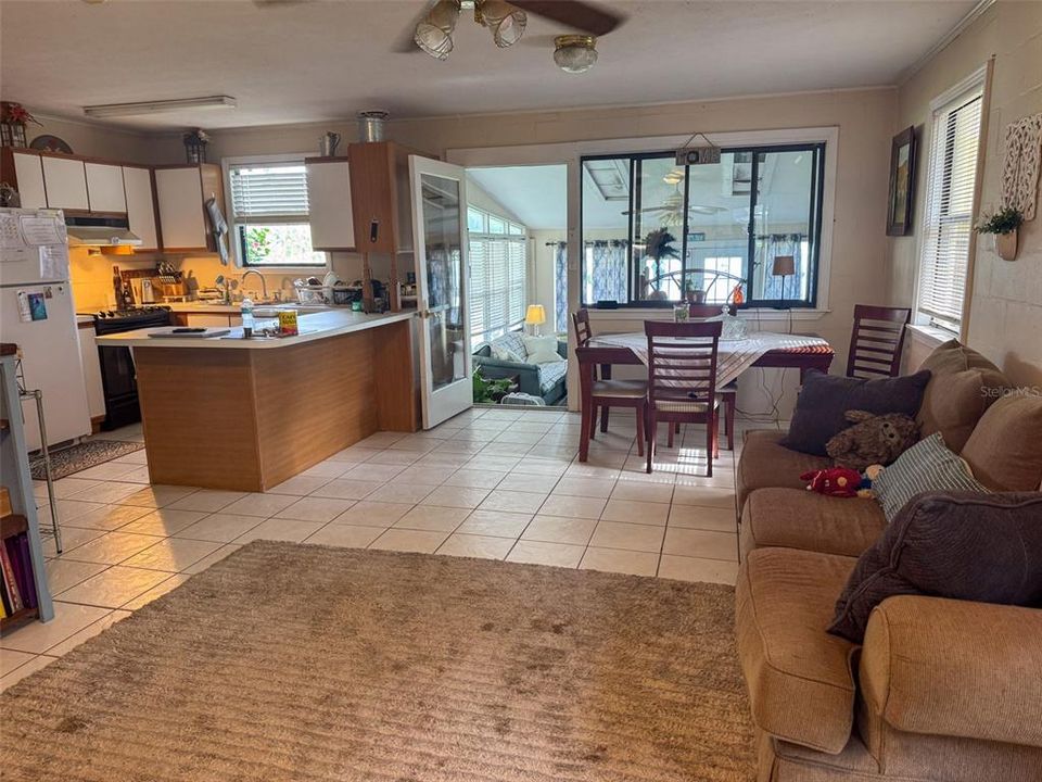 待售: $299,500 (2 贝兹, 2 浴室, 1416 平方英尺)