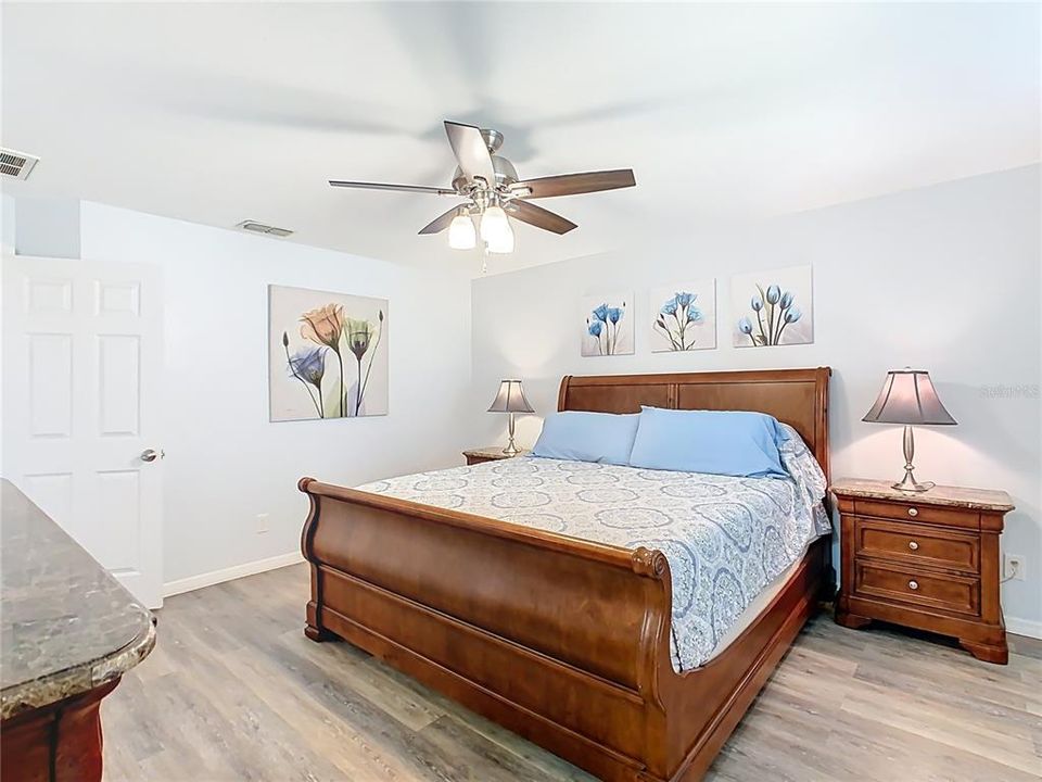 Activo con contrato: $334,900 (2 camas, 2 baños, 1325 Pies cuadrados)