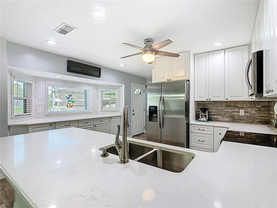 Activo con contrato: $334,900 (2 camas, 2 baños, 1325 Pies cuadrados)