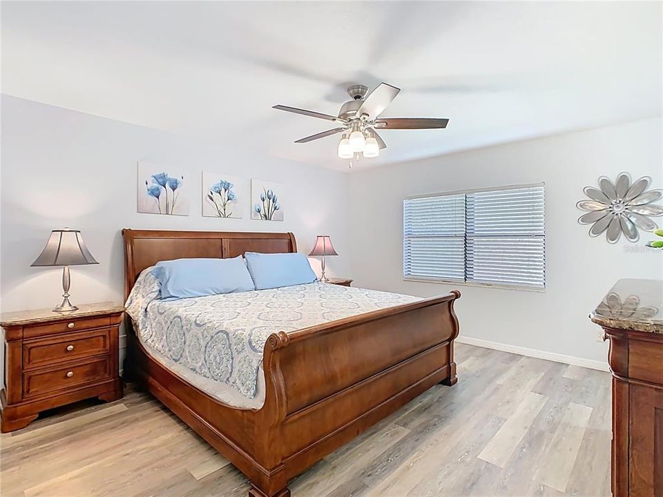 Activo con contrato: $334,900 (2 camas, 2 baños, 1325 Pies cuadrados)