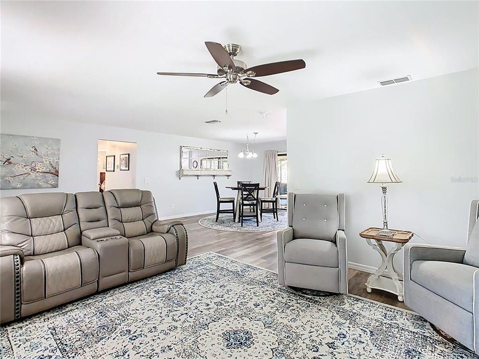 Activo con contrato: $334,900 (2 camas, 2 baños, 1325 Pies cuadrados)