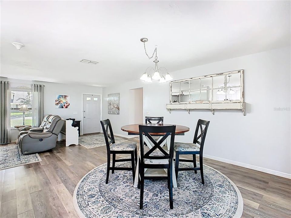 Activo con contrato: $334,900 (2 camas, 2 baños, 1325 Pies cuadrados)