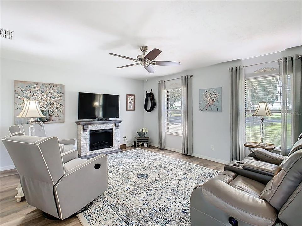 Activo con contrato: $334,900 (2 camas, 2 baños, 1325 Pies cuadrados)