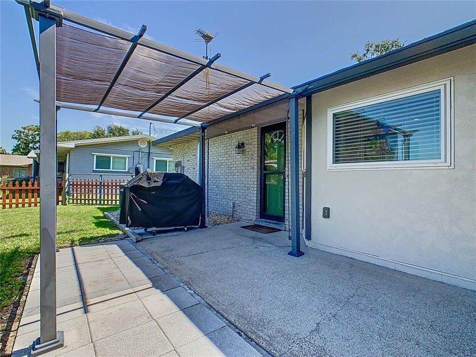 Activo con contrato: $334,900 (2 camas, 2 baños, 1325 Pies cuadrados)