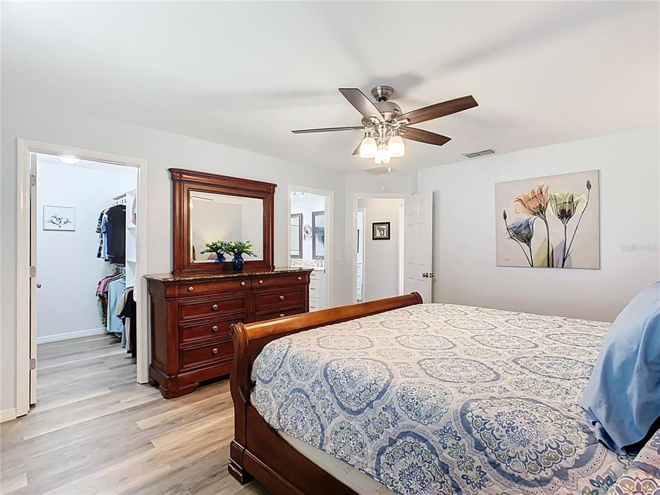 Activo con contrato: $334,900 (2 camas, 2 baños, 1325 Pies cuadrados)