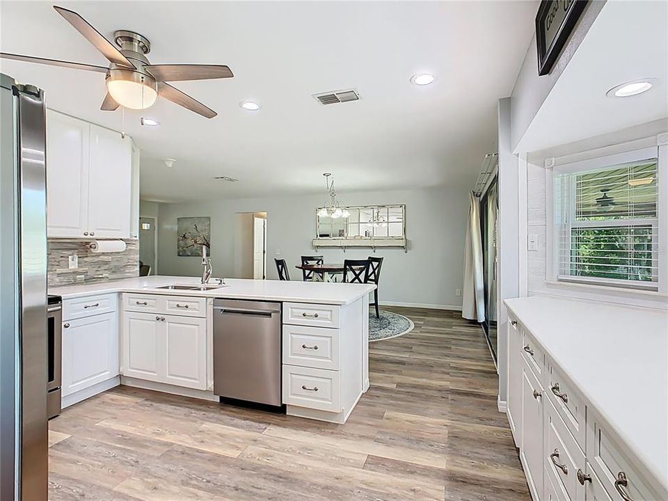 Activo con contrato: $334,900 (2 camas, 2 baños, 1325 Pies cuadrados)