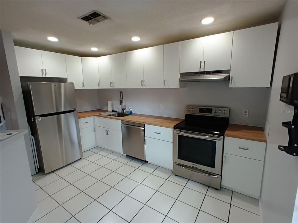 En Venta: $230,000 (2 camas, 2 baños, 1070 Pies cuadrados)