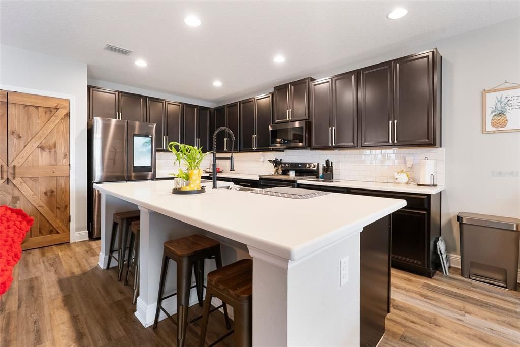 合同活跃: $389,000 (4 贝兹, 2 浴室, 2100 平方英尺)