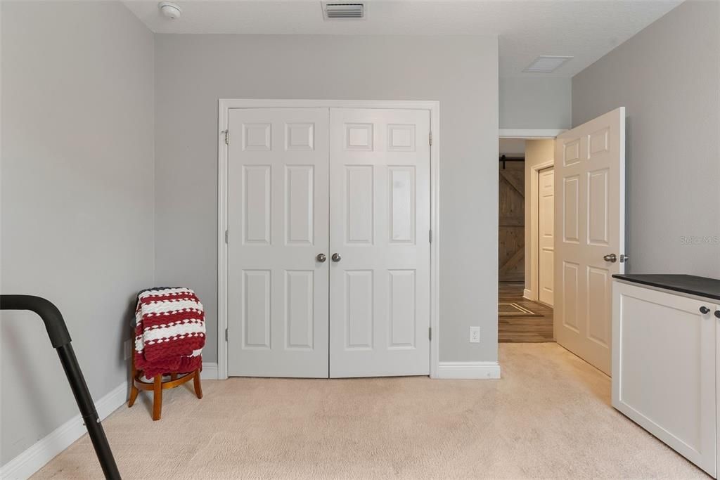 合同活跃: $389,000 (4 贝兹, 2 浴室, 2100 平方英尺)