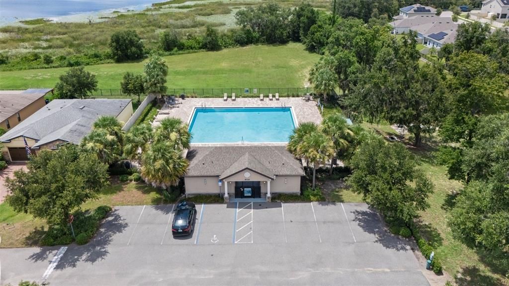 合同活跃: $389,000 (4 贝兹, 2 浴室, 2100 平方英尺)