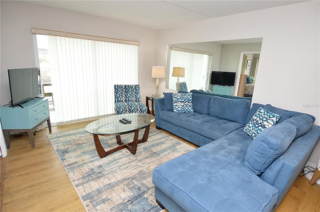 Active With Contract: $2,500 (2 beds, 2 baths, 1100 Square Feet)