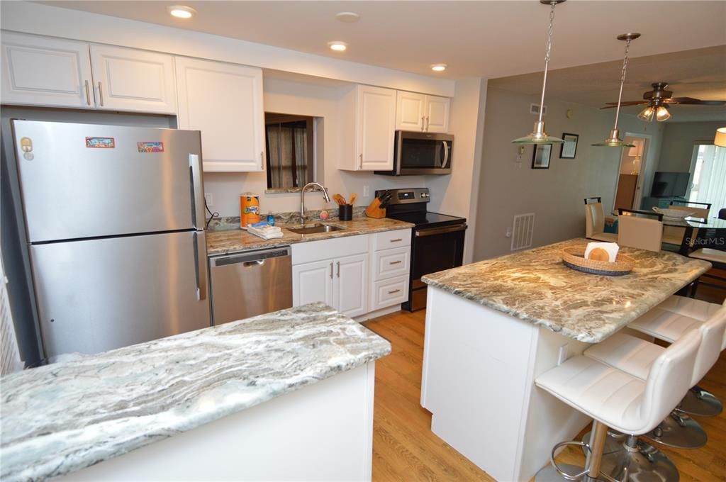 Active With Contract: $2,500 (2 beds, 2 baths, 1100 Square Feet)