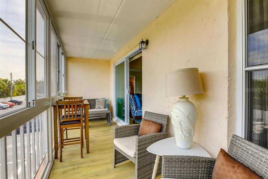 Active With Contract: $2,500 (2 beds, 2 baths, 1100 Square Feet)