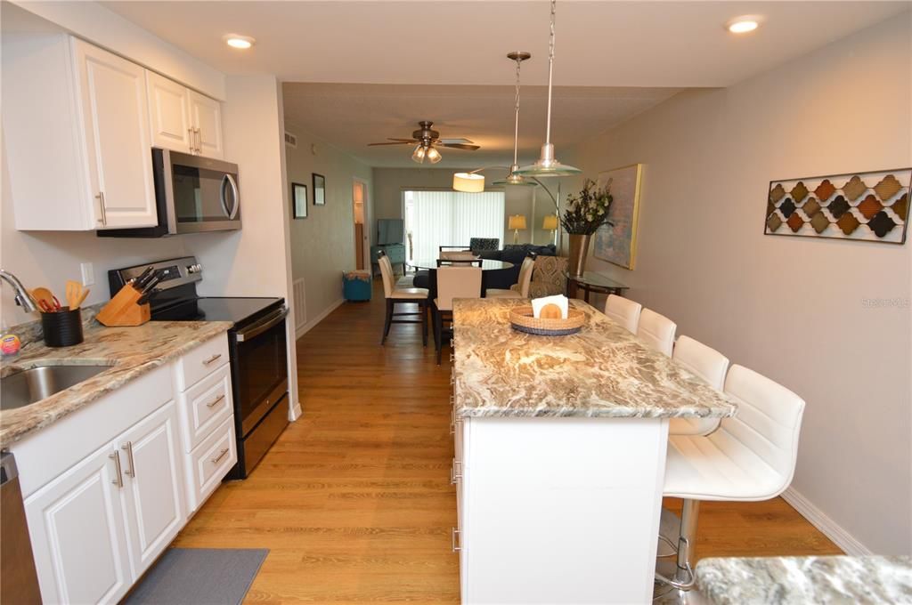 Active With Contract: $2,500 (2 beds, 2 baths, 1100 Square Feet)