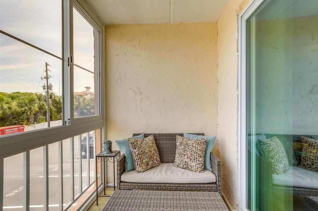 Active With Contract: $2,500 (2 beds, 2 baths, 1100 Square Feet)