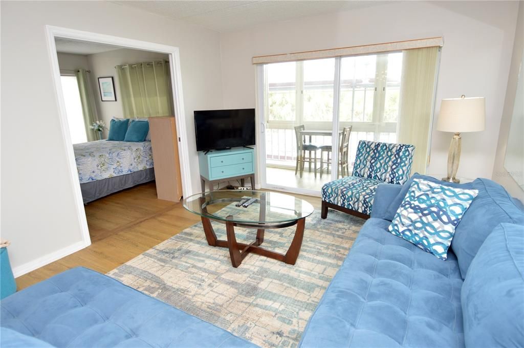 Active With Contract: $2,500 (2 beds, 2 baths, 1100 Square Feet)