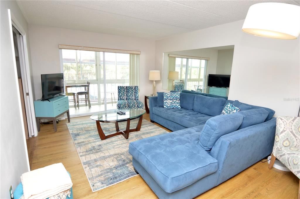 Active With Contract: $2,500 (2 beds, 2 baths, 1100 Square Feet)