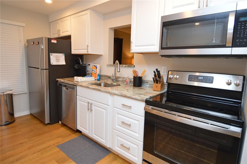 Active With Contract: $2,500 (2 beds, 2 baths, 1100 Square Feet)