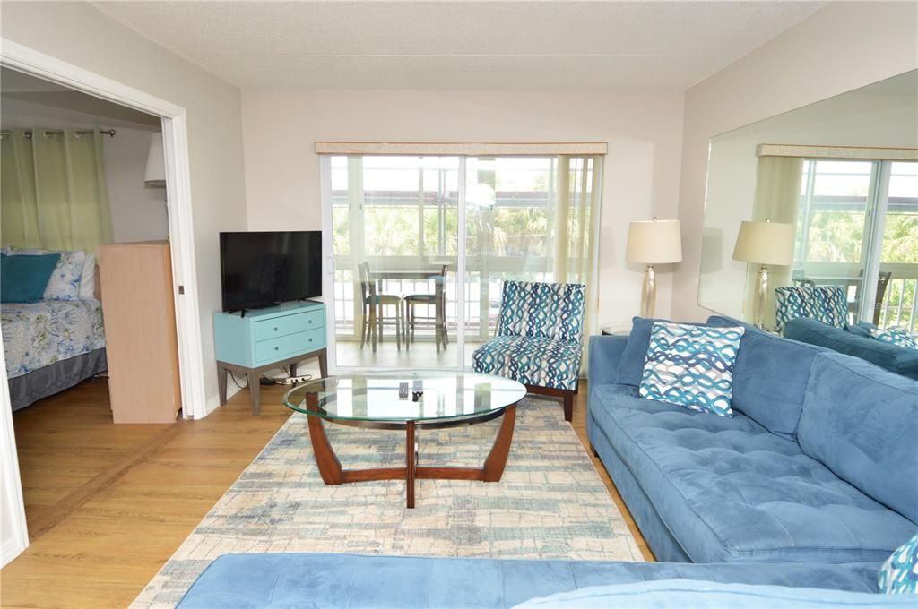 Active With Contract: $2,500 (2 beds, 2 baths, 1100 Square Feet)