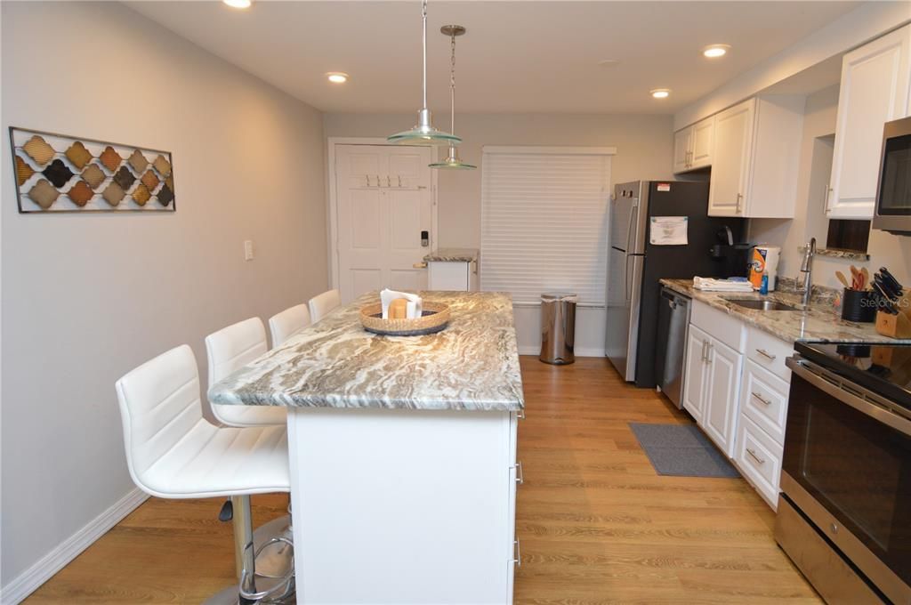Active With Contract: $2,500 (2 beds, 2 baths, 1100 Square Feet)