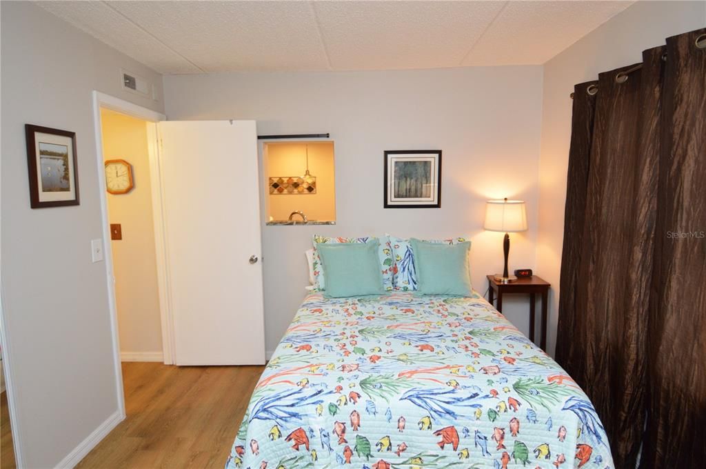 Active With Contract: $2,500 (2 beds, 2 baths, 1100 Square Feet)