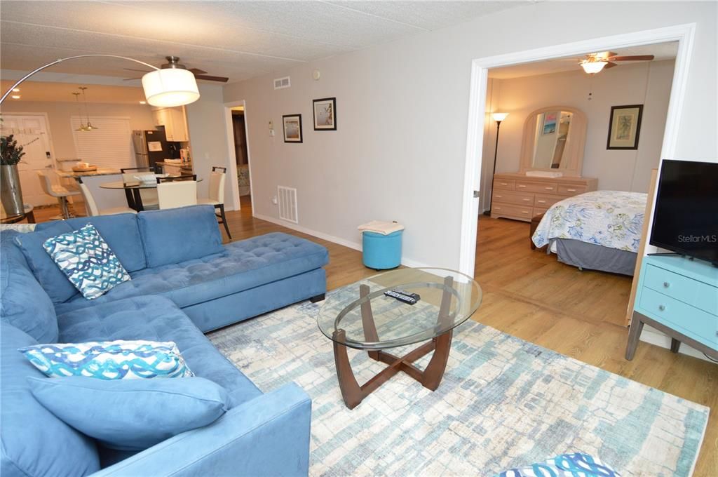 Active With Contract: $2,500 (2 beds, 2 baths, 1100 Square Feet)