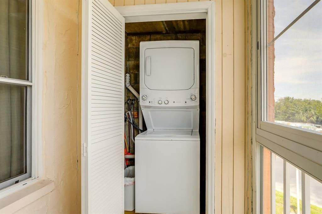 Active With Contract: $2,500 (2 beds, 2 baths, 1100 Square Feet)