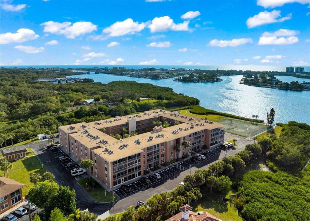 Active With Contract: $2,500 (2 beds, 2 baths, 1100 Square Feet)