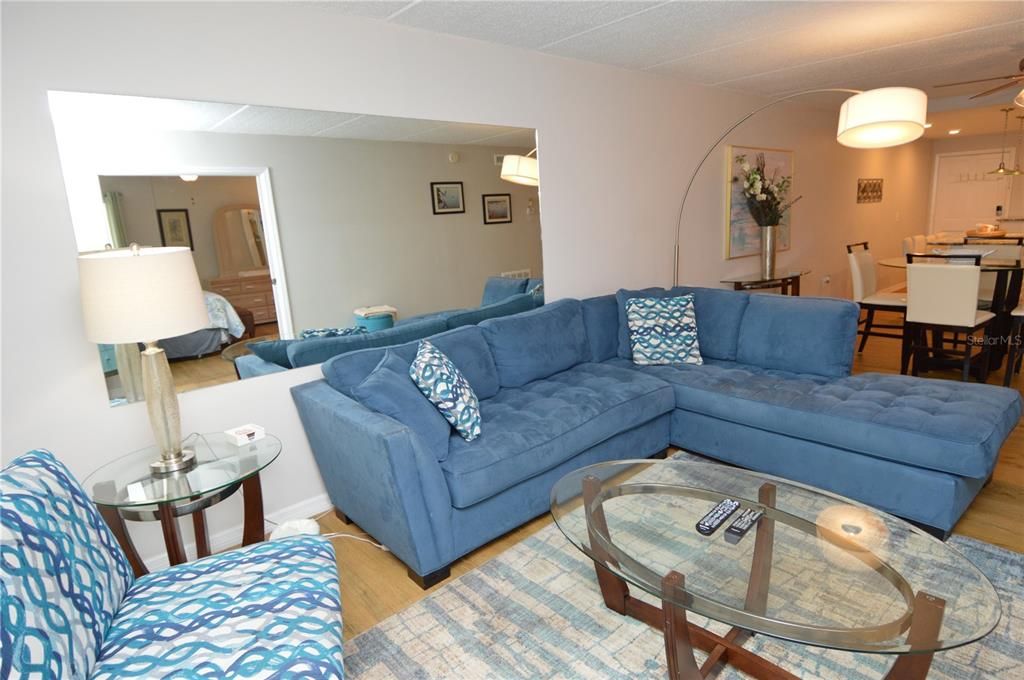 Active With Contract: $2,500 (2 beds, 2 baths, 1100 Square Feet)