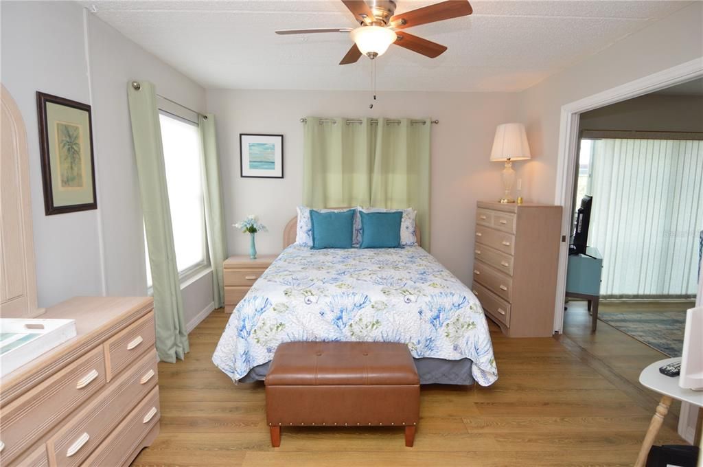 Active With Contract: $2,500 (2 beds, 2 baths, 1100 Square Feet)