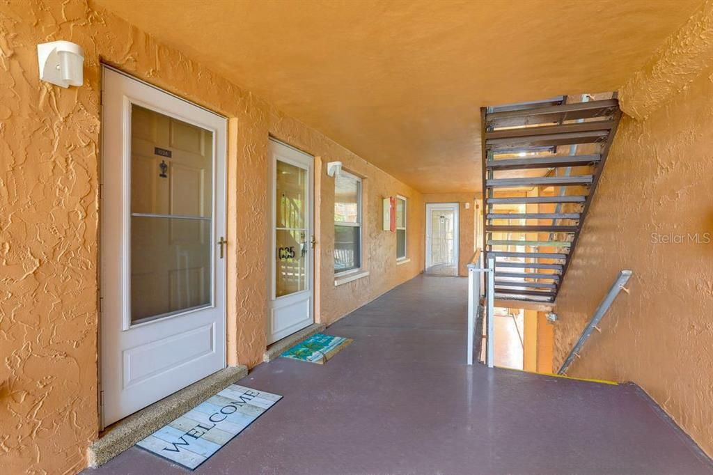 Active With Contract: $2,500 (2 beds, 2 baths, 1100 Square Feet)