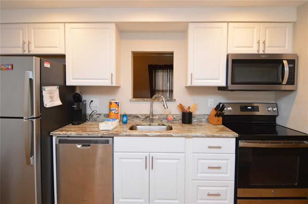 Active With Contract: $2,500 (2 beds, 2 baths, 1100 Square Feet)